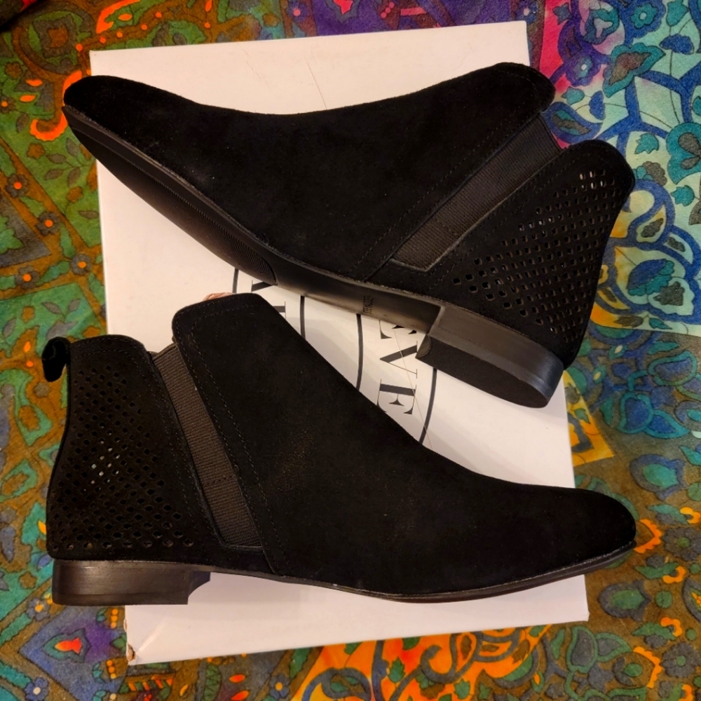 Steve Madden Reuben Black Suede Booties Size 7.5 NIB